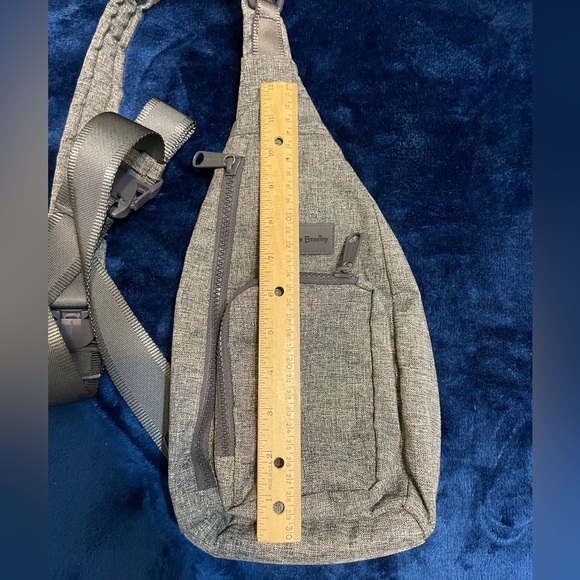 FANTASTIC CONDITION Vera Bradley Mini Sling in Reactive Heather Gray - Picture 11 of 12